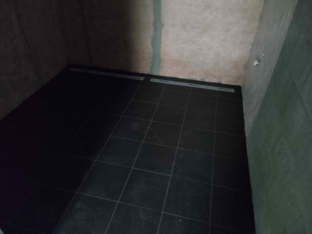 Stille Meeuw 6 juni 2025: Binnen afwerking douches en toiletten